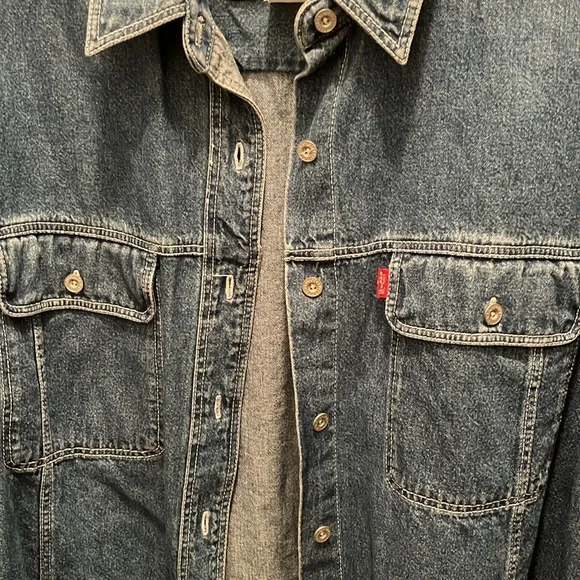 Levi’s Women’s red tag button down denim shirt size Large - Picture 5 of 16